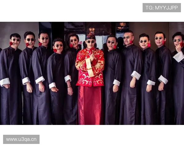 吕小军家里办个饭局竟然有私人歌手伴唱，这排场也太娱乐圈了