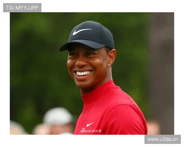 泰格·伍兹居然在豪宅里偷偷练杆？这生活节奏差太远了吧！